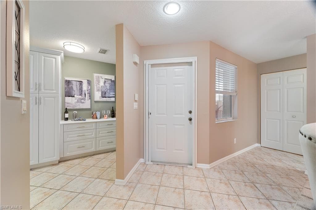 6910 Huntington Lakes Cir 101, Naples, FL 34119-21