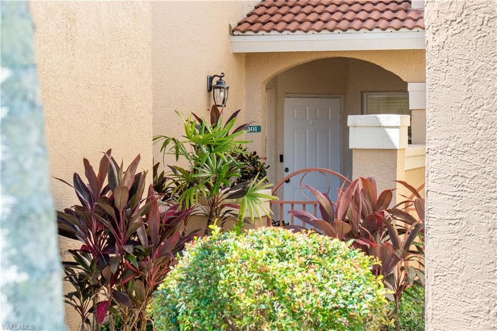 6910 Huntington Lakes Cir 101, Naples, FL 34119-41