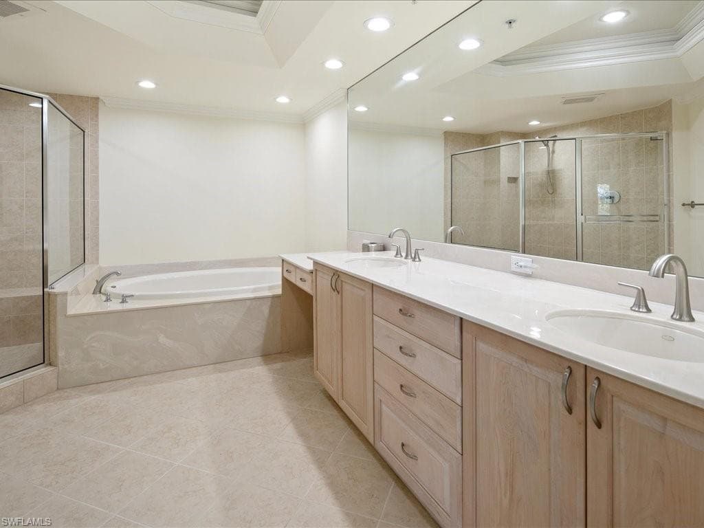 1060 Borghese Ln 201, Naples, FL 34114-18