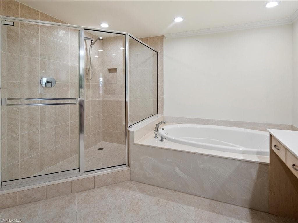 1060 Borghese Ln 201, Naples, FL 34114-19