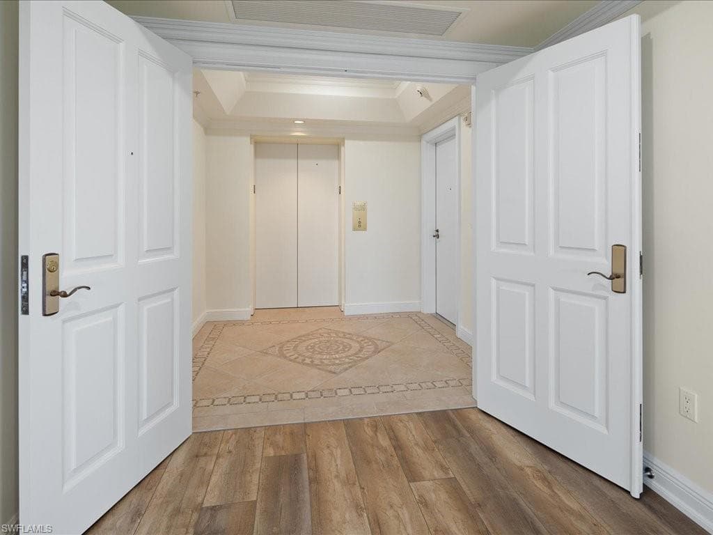 1060 Borghese Ln 201, Naples, FL 34114-3