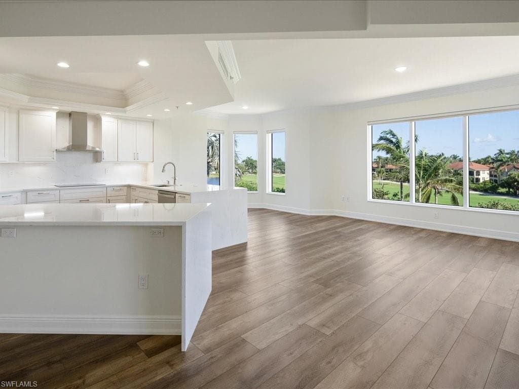 1060 Borghese Ln 201, Naples, FL 34114-4