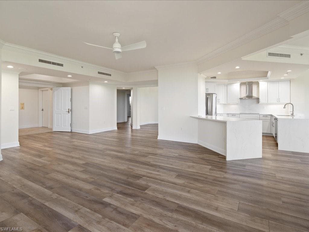 1060 Borghese Ln 201, Naples, FL 34114-5