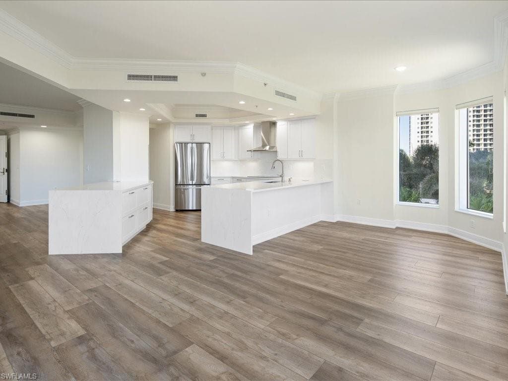 1060 Borghese Ln 201, Naples, FL 34114-6