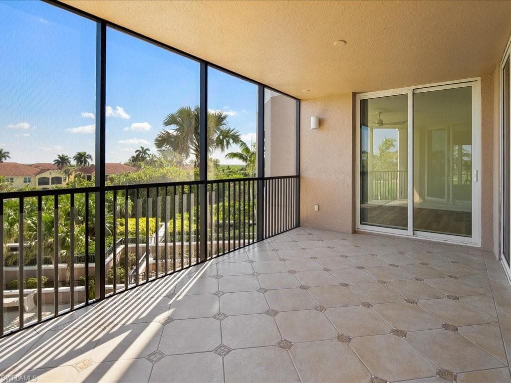 1060 Borghese Ln 201, Naples, FL 34114-8