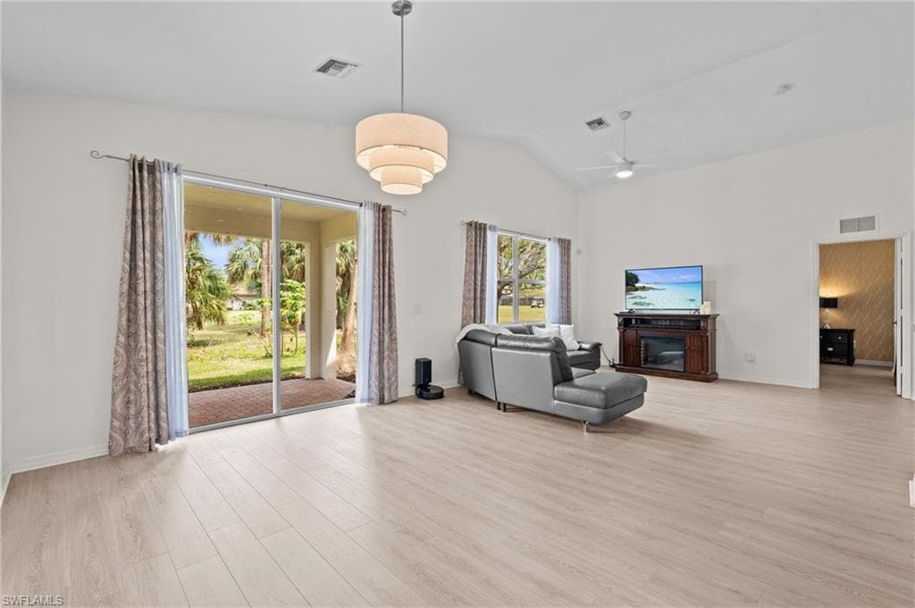 1905 Par Dr, Naples, FL 34120-9