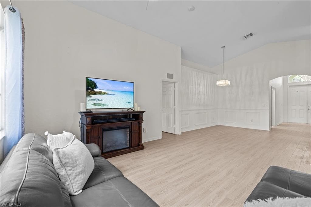 1905 Par Dr, Naples, FL 34120-10