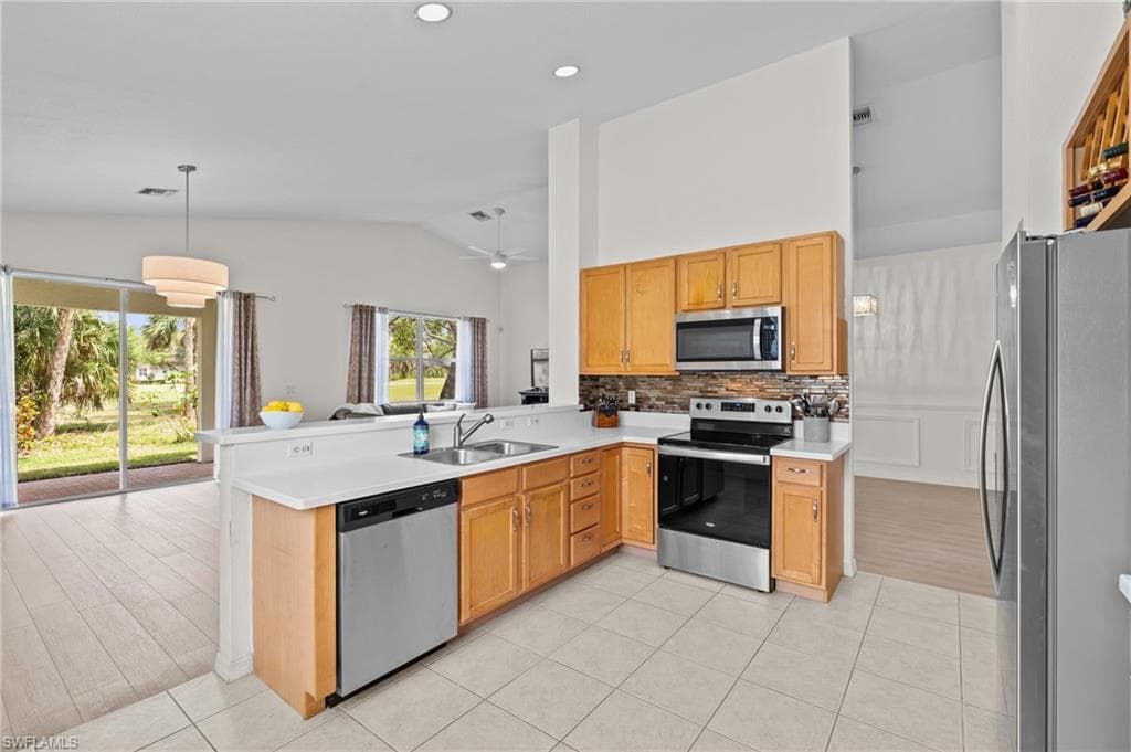 1905 Par Dr, Naples, FL 34120-14