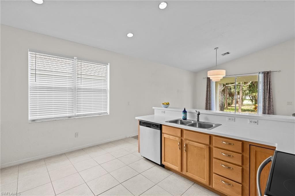 1905 Par Dr, Naples, FL 34120-16
