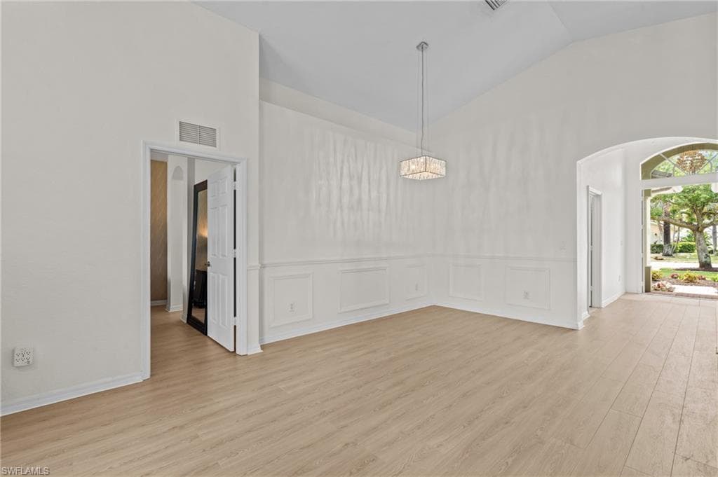 1905 Par Dr, Naples, FL 34120-17