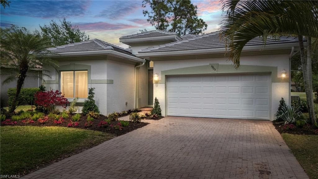 1905 Par Dr, Naples, FL 34120-1