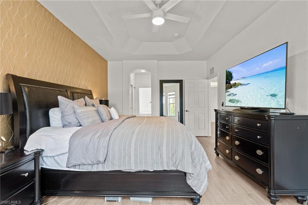 1905 Par Dr, Naples, FL 34120-20