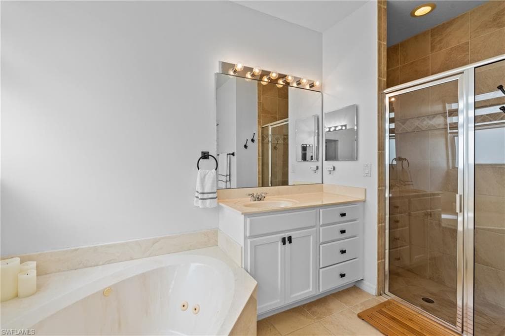1905 Par Dr, Naples, FL 34120-22