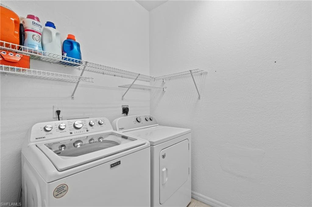 1905 Par Dr, Naples, FL 34120-28