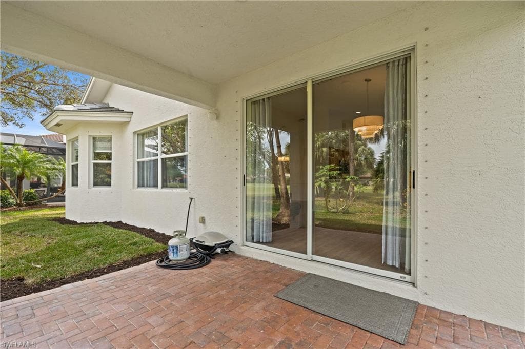 1905 Par Dr, Naples, FL 34120-29