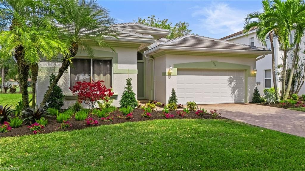 1905 Par Dr, Naples, FL 34120-33