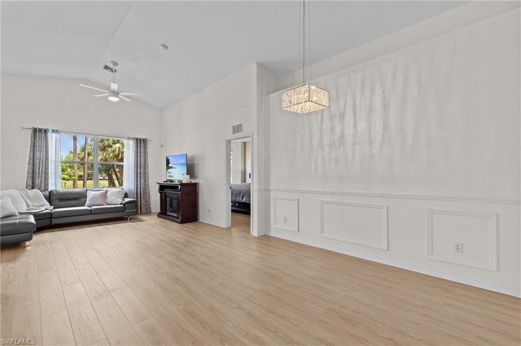 1905 Par Dr, Naples, FL 34120-4
