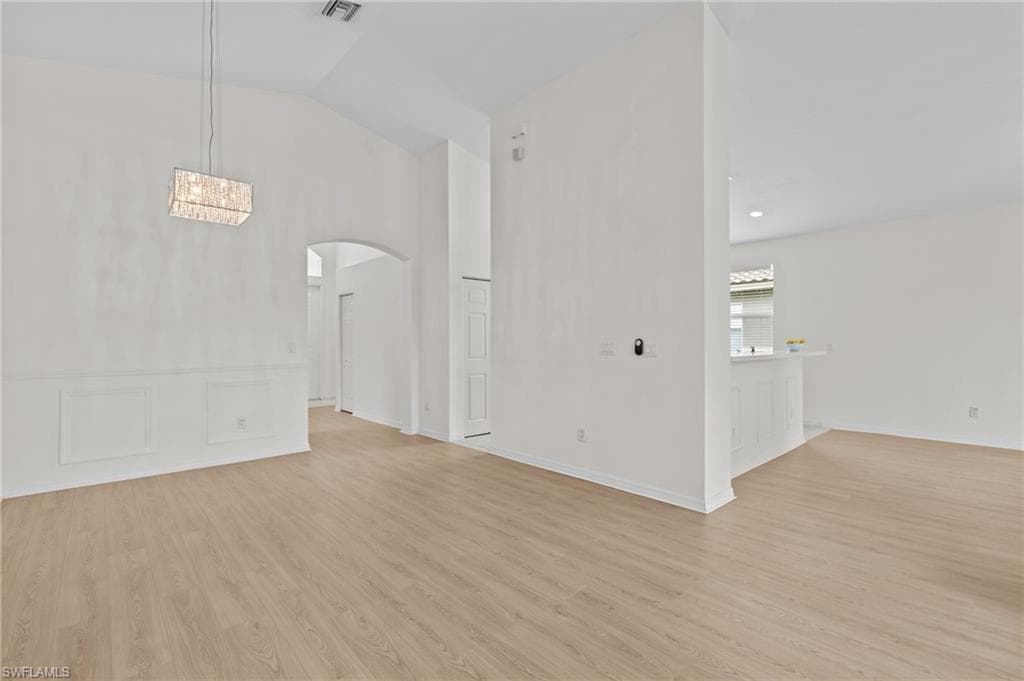 1905 Par Dr, Naples, FL 34120-5