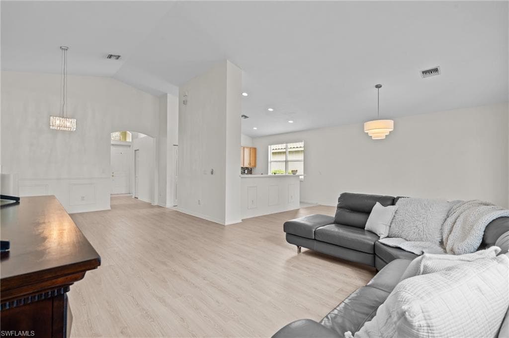 1905 Par Dr, Naples, FL 34120-6