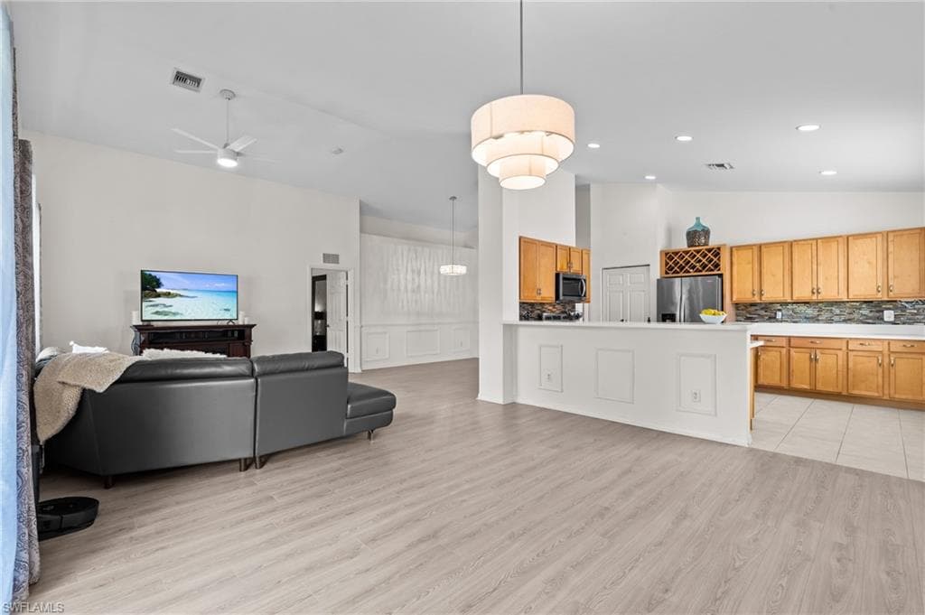 1905 Par Dr, Naples, FL 34120-7