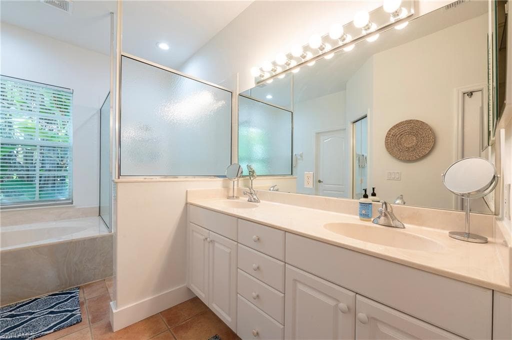 1951 Terrazzo Ln, Naples, FL 34104-22