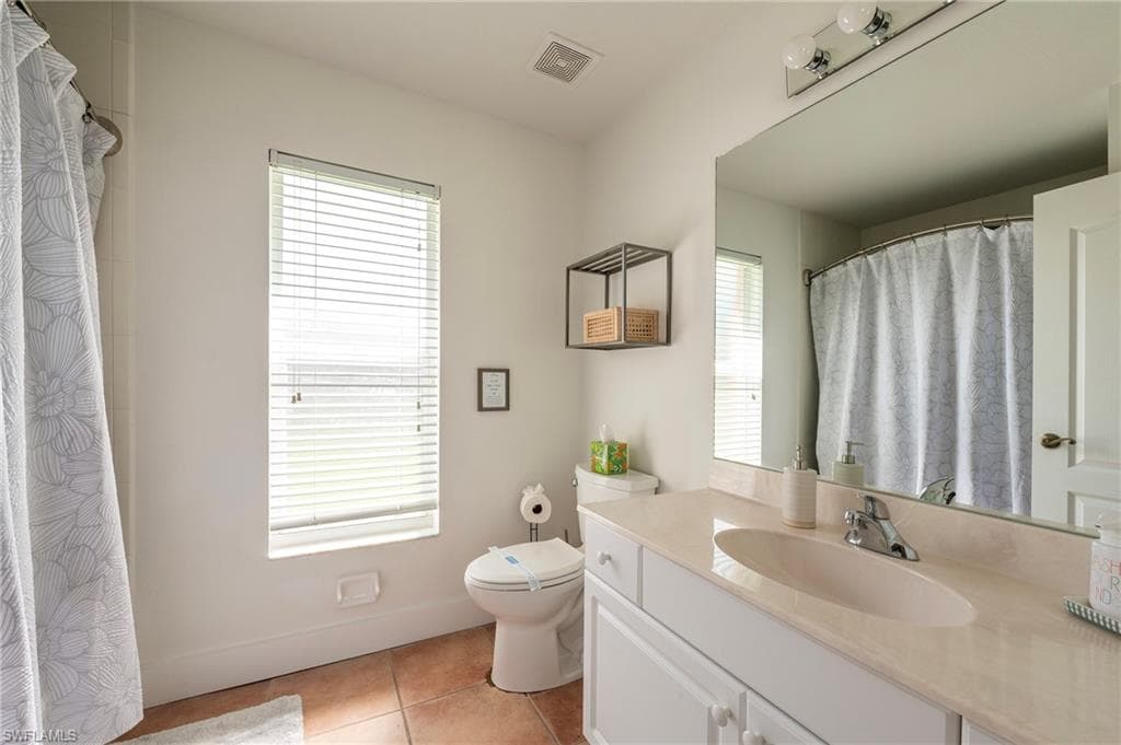1951 Terrazzo Ln, Naples, FL 34104-27