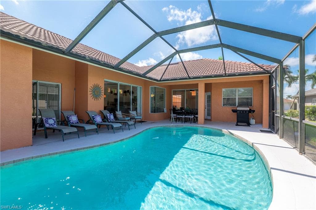 1951 Terrazzo Ln, Naples, FL 34104-2