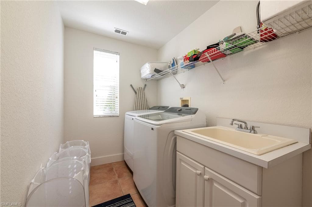 1951 Terrazzo Ln, Naples, FL 34104-29