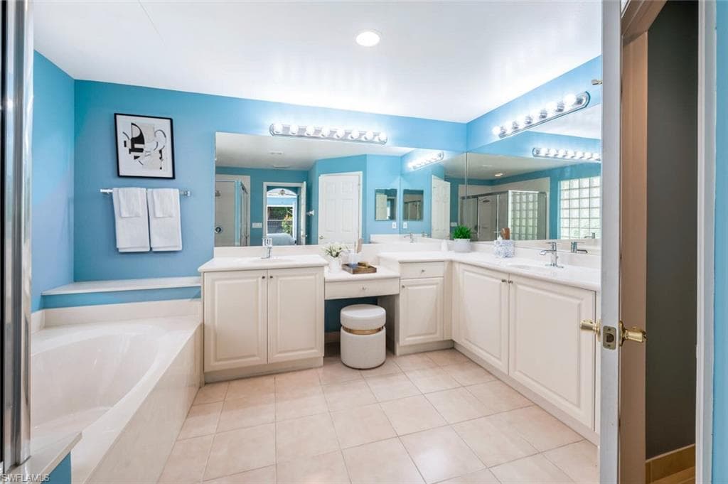 2430 Butterfly Palm Dr, Naples, FL 34119-22