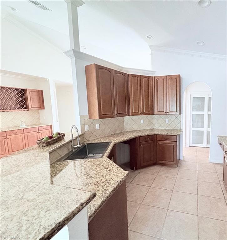 1940 Desoto Blvd N, Naples, FL 34120-16