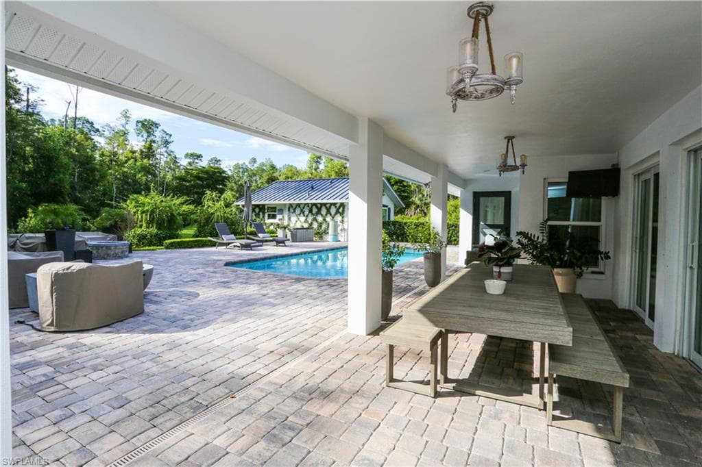 5840 Bur Oaks Ln, Naples, FL 34119-23