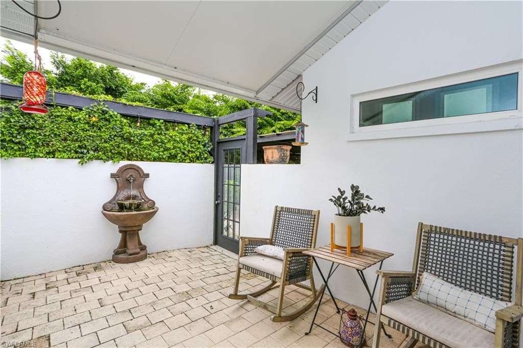5840 Bur Oaks Ln, Naples, FL 34119-29