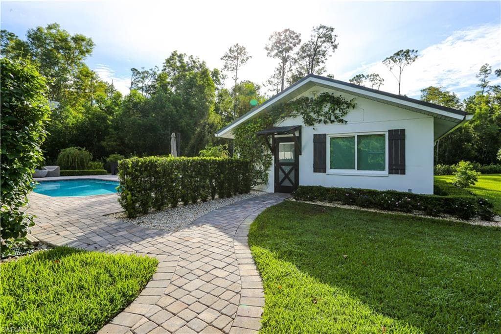 5840 Bur Oaks Ln, Naples, FL 34119-31