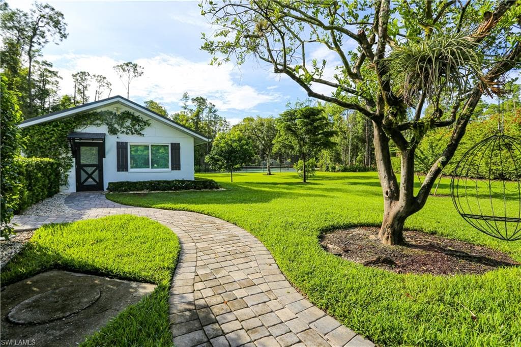 5840 Bur Oaks Ln, Naples, FL 34119-32