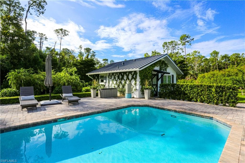 5840 Bur Oaks Ln, Naples, FL 34119-33