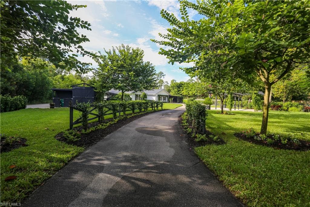 5840 Bur Oaks Ln, Naples, FL 34119-4