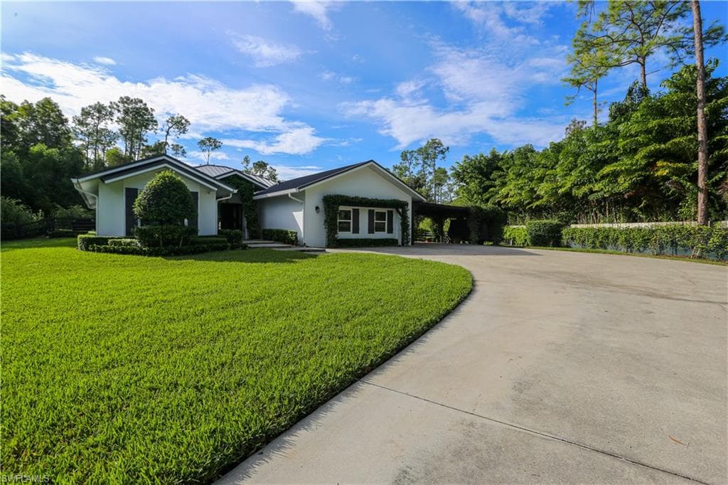 5840 Bur Oaks Ln, Naples, FL 34119-6