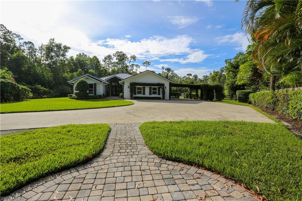 5840 Bur Oaks Ln, Naples, FL 34119-7