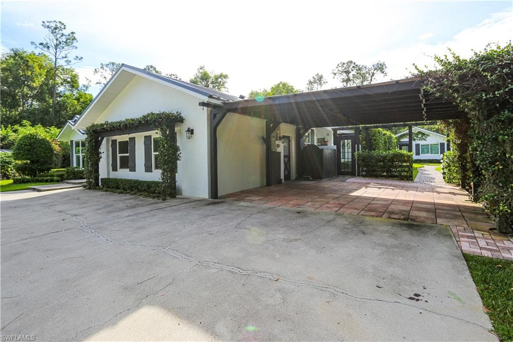 5840 Bur Oaks Ln, Naples, FL 34119-8
