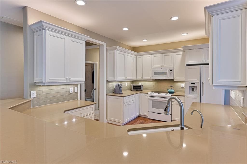 117 Barefoot Cir 18, Bonita Springs, FL 34134-15