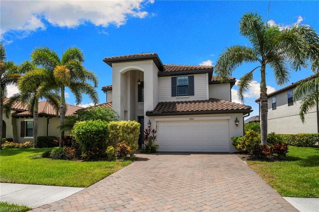 4764 Formosa Dr, Naples, FL 34119-2