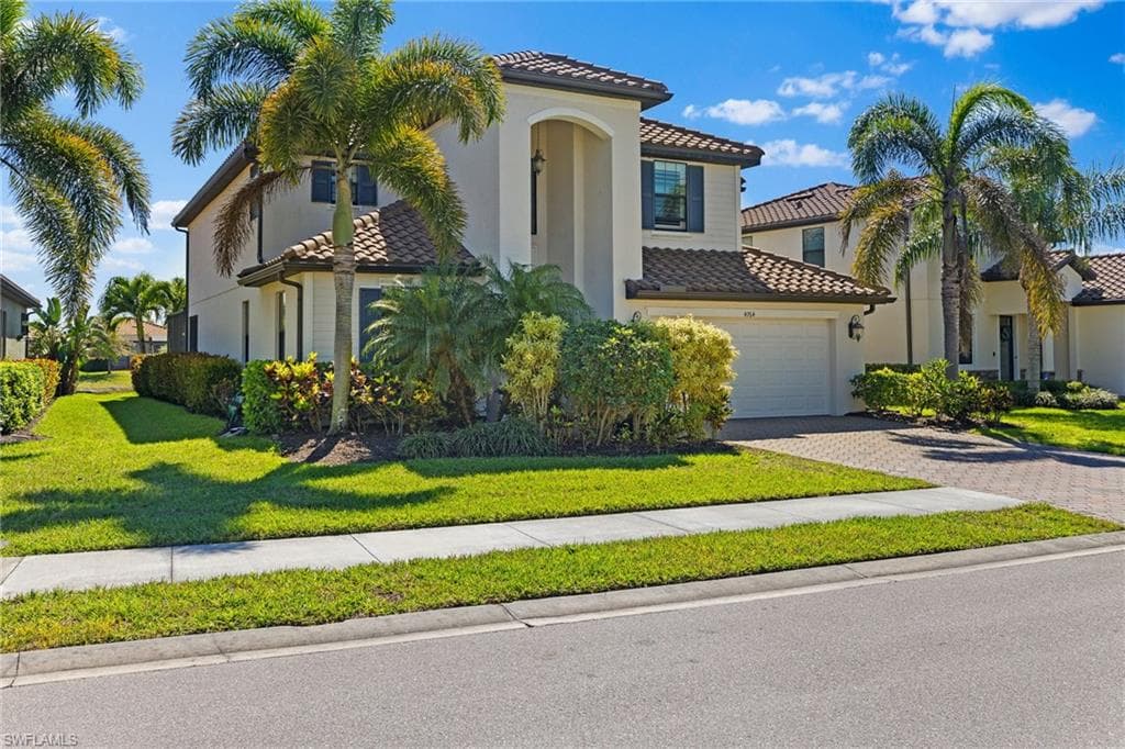 4764 Formosa Dr, Naples, FL 34119-29