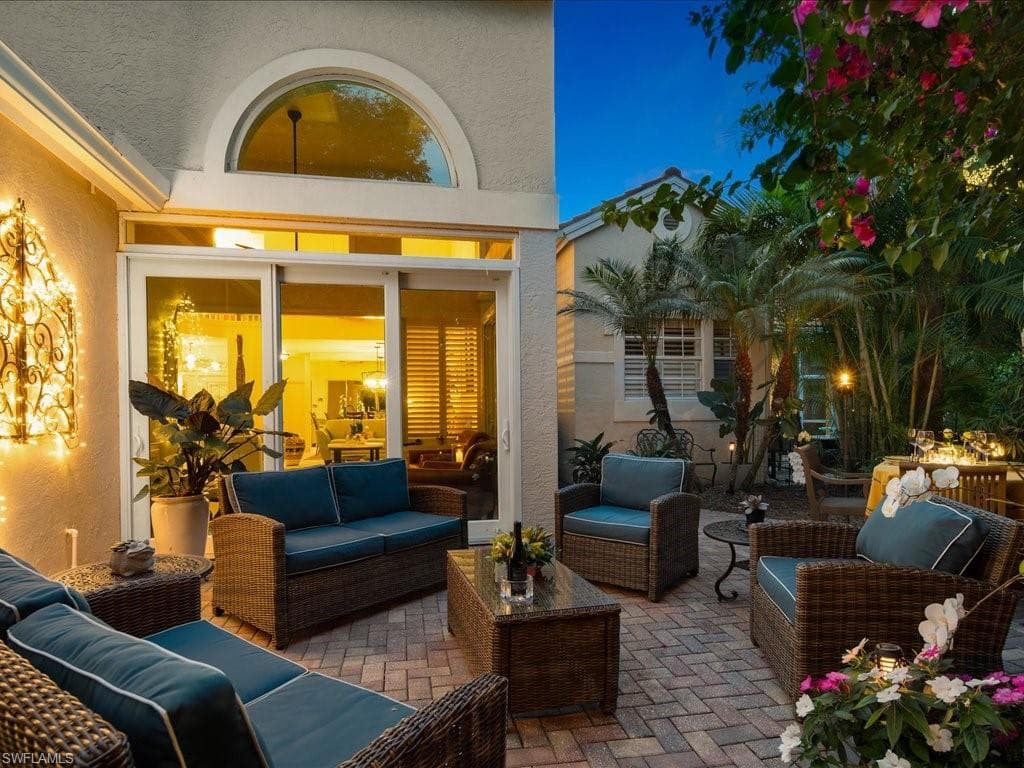 156 Amblewood Ln 7-704, Naples, FL 34105-1