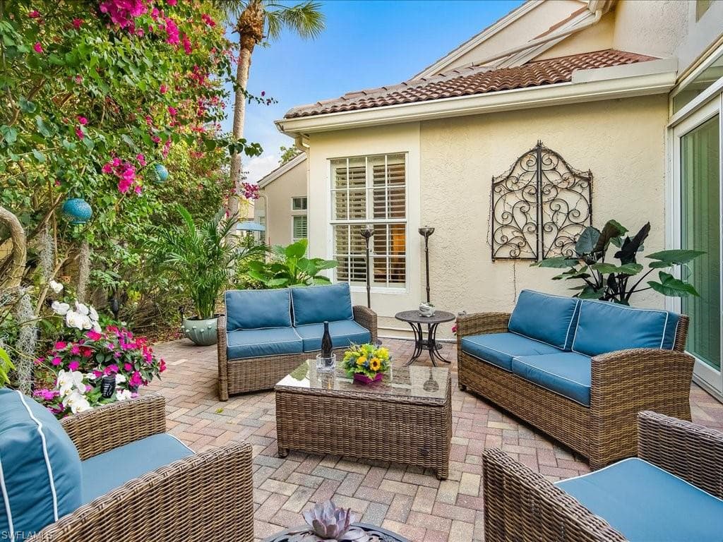 156 Amblewood Ln 7-704, Naples, FL 34105-35