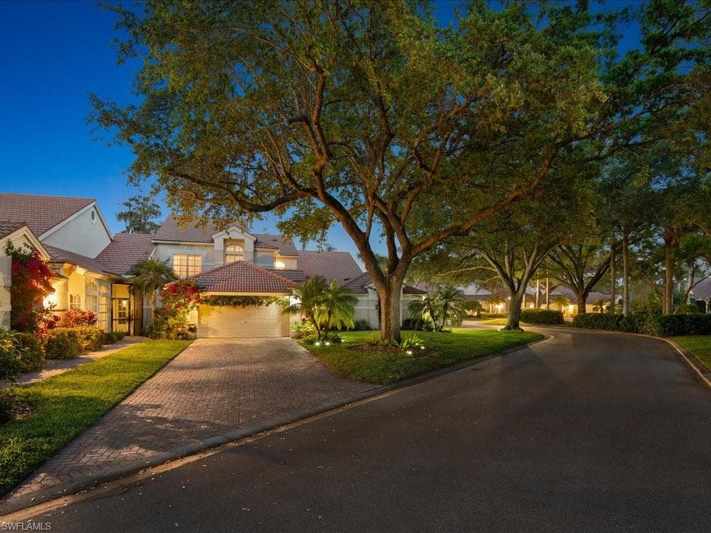156 Amblewood Ln 7-704, Naples, FL 34105-3