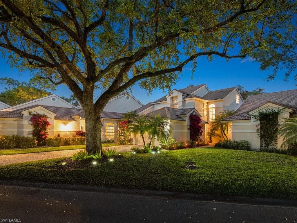 156 Amblewood Ln 7-704, Naples, FL 34105-40