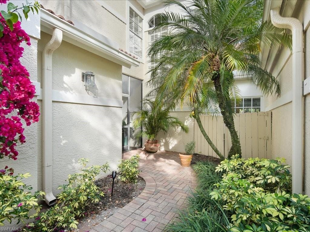 156 Amblewood Ln 7-704, Naples, FL 34105-4