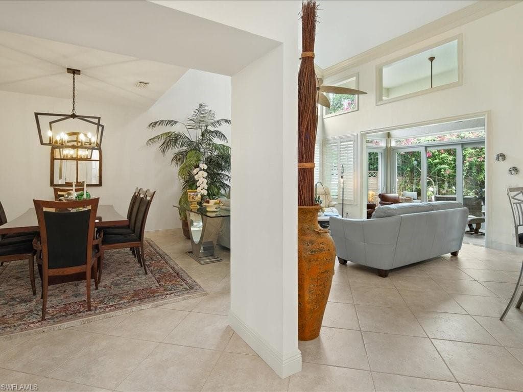 156 Amblewood Ln 7-704, Naples, FL 34105-8