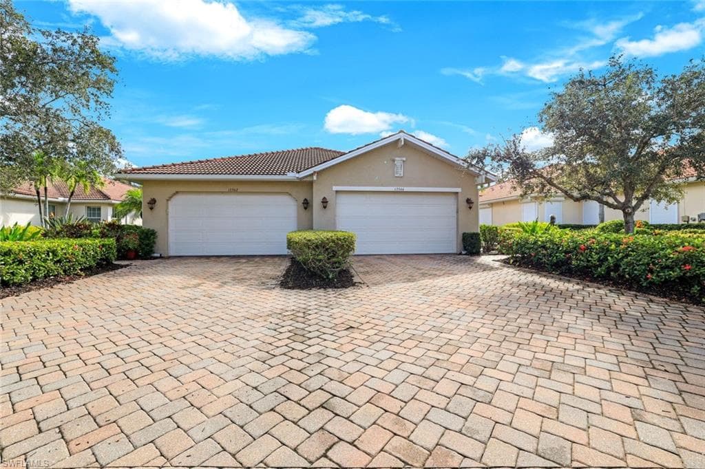 13366 Kent St, Naples, FL 34109-1