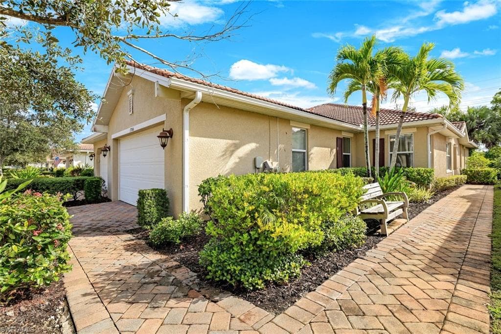 13366 Kent St, Naples, FL 34109-2